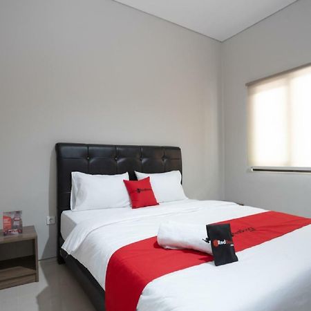 RedDoorz Plus near JIEXPO Kemayoran Yakarta Exterior foto