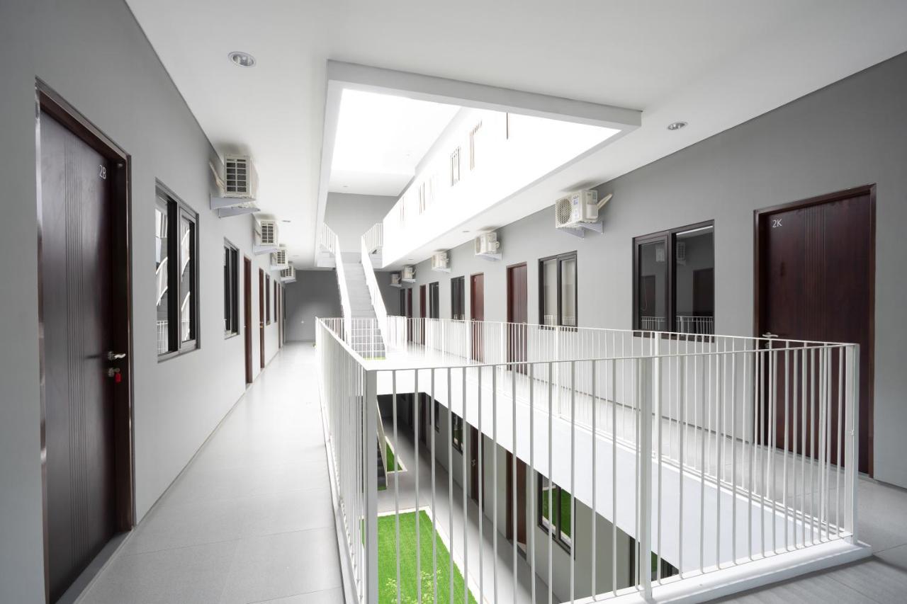 RedDoorz Plus near JIEXPO Kemayoran Yakarta Exterior foto