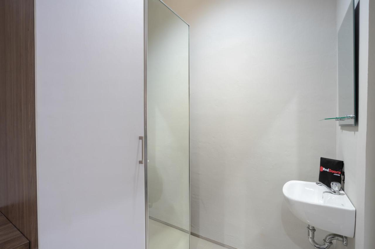 RedDoorz Plus near JIEXPO Kemayoran Yakarta Exterior foto