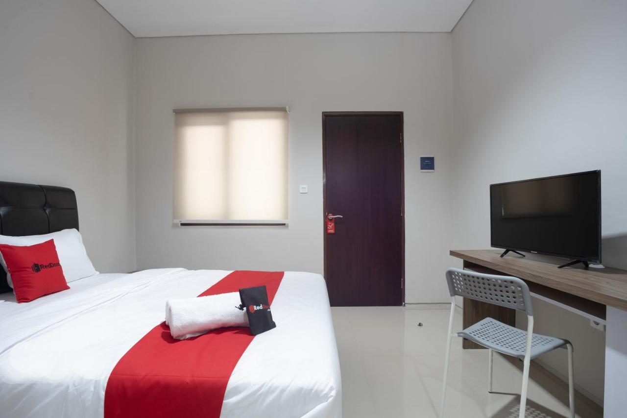 RedDoorz Plus near JIEXPO Kemayoran Yakarta Exterior foto