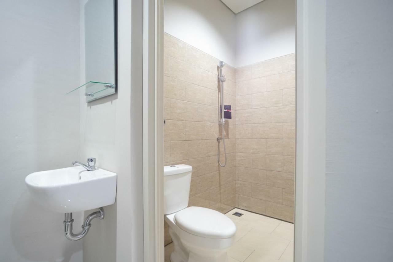 RedDoorz Plus near JIEXPO Kemayoran Yakarta Exterior foto