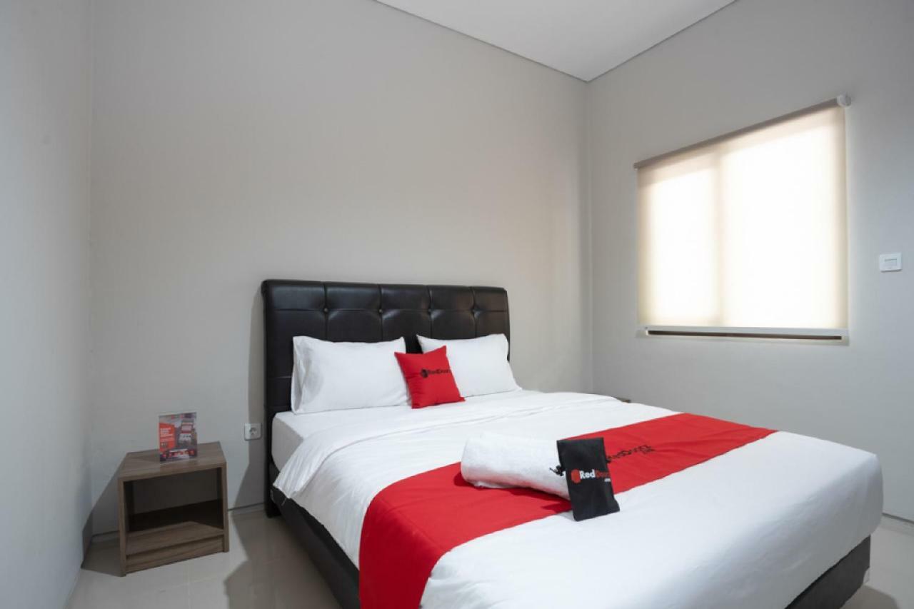 RedDoorz Plus near JIEXPO Kemayoran Yakarta Exterior foto