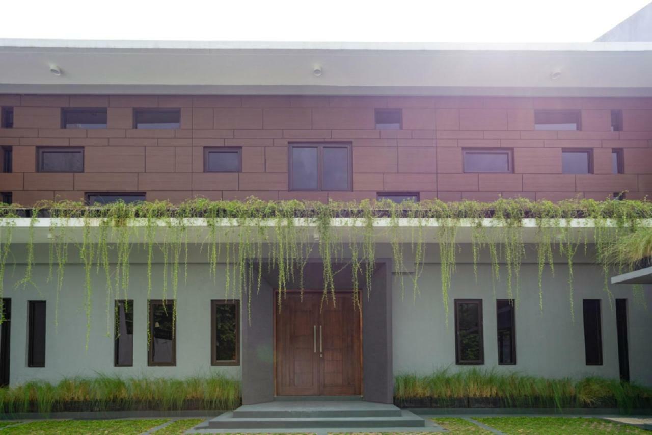 RedDoorz Plus near JIEXPO Kemayoran Yakarta Exterior foto